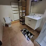 Dependance Entiere Agreable 60m2 Apartment *