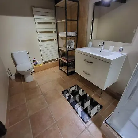 Dependance Entiere Agreable 60m2 Daire *